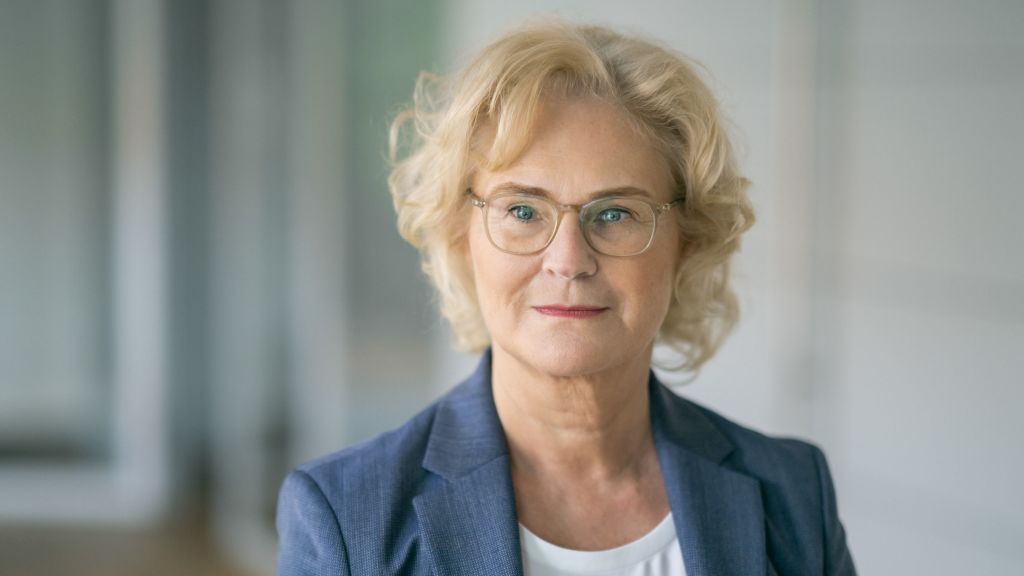 Christine Lambrecht, Defensa, Alemania, renuncia