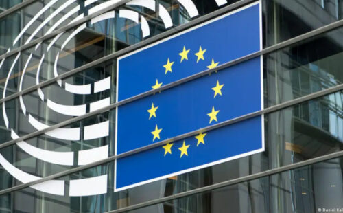 Bandera Europa, entrada al parlamento europeo