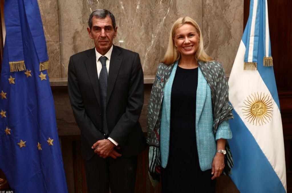 La Comisaria de Energía de la Unión Europea, Kadri Simson, y el secretario de Energía de la Argentina, Eduardo Chrillo.
