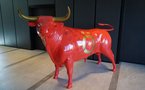 El toro de plástico que marcó al sede de la selección española en al ciudad de Donaueschingen