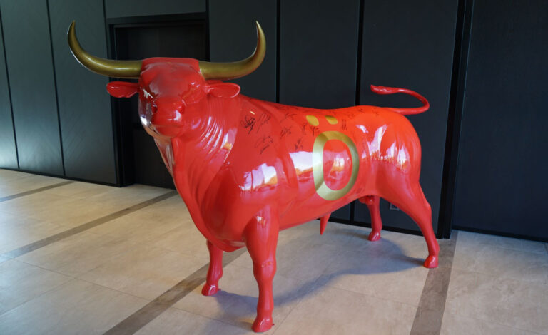 El toro de plástico que marcó al sede de la selección española en al ciudad de Donaueschingen