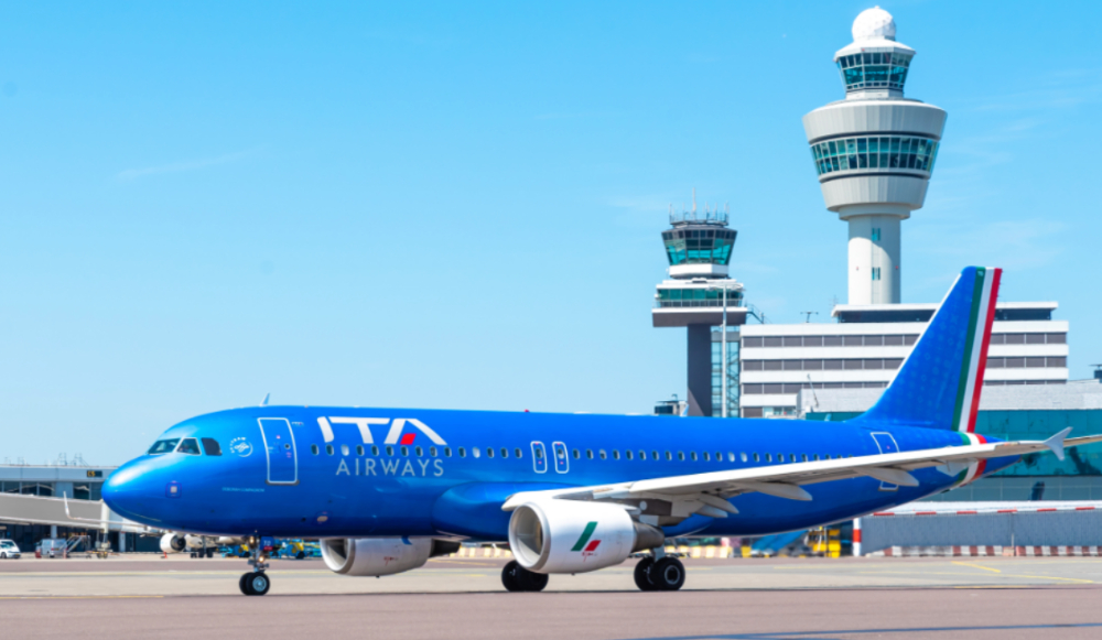 ITA Airways, avión en pista