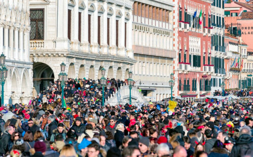 overtourism, ciudades turísticas, vacaciones, Venecia, Atenas, Amsterdam, Mallorca, Barcelona, alquileres, contaminación