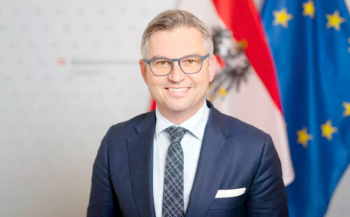 Magnus Brunner, Comisario europeo, Austria, Gobierno austriaco, Partido ÖVP, Los Verdes, Karl Nehammer, Werner Kogler, Política europea, Unión Europea, Finanzas, Política energética, Independencia energética, Plan Nacional de Energía y Clima, Protección del clima, Bruselas, Política de coalición, Ursula von der Leyen, Género en la Comisión Europea