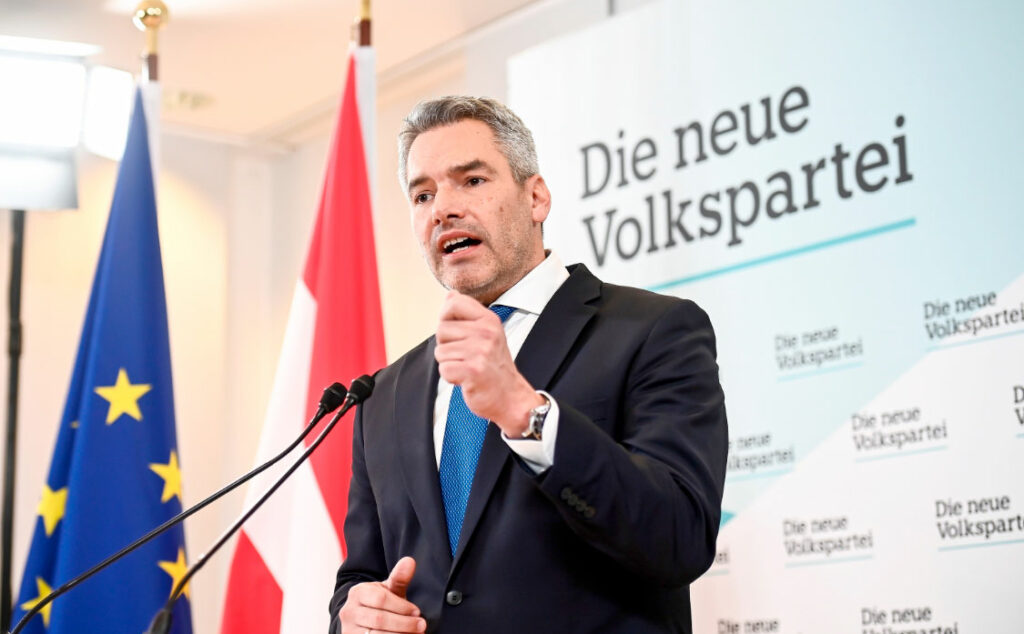 ÖVP, Austria, Karl Nehammer, Elecciones 2024, Seguridad Nacional, Terrorismo, Taylor Swift, Conciertos Cancelados, Extremismo, Defensa Nacional, Asilo, Ciudadanía Austríaca, Política de Seguridad, Gerhard Karner, Klaudia Tanner, Plan Austria, Policía Austríaca, Vigilancia Estatal, Detención Preventiva, Islam Político, Sky Shield