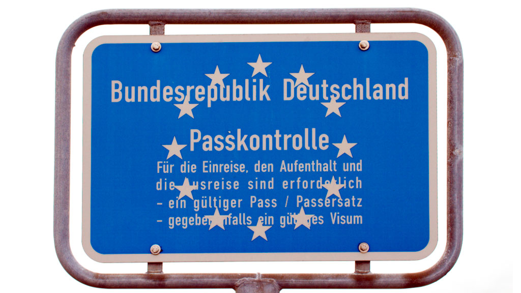 Controles fronterizos, Inmigración irregular, Crimen transfronterizo, Alemania, Seguridad interior, Economía alemana, Transporte internacional, Comercio transfronterizo, Política migratoria, Espacio Schengen, Crisis migratoria, Refugiados en Alemania, Impacto económico controles, Comercio exterior, Tráfico de personas, Alemania fronteras