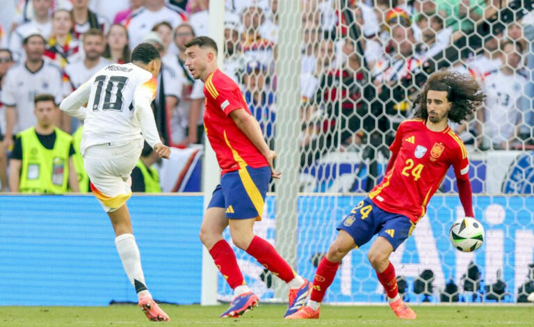 Eurocopa 2024, Marc Cucurella, UEFA, Polémica Arbitral, Mano de Cucurella, Alemania vs España, Anthony Taylor, VAR, Decisiones arbitrales, Penalti no sancionado, Errores arbitrales, Historia del fútbol, Roberto Rosetti, Toni Kroos, Fútbol europeo, Julian Nagelsmann, Mikel Merino, UEFA, Deportes, Controversias en el fútbol, Fútbol internacional