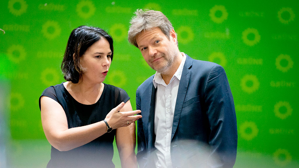 Partido Verde, Ricarda Lang, Omid Nouripour, Elecciones Turingia, Elecciones Sajonia, Elecciones Brandeburgo, Renuncia política, Crisis Partido Verde, Reestructuración política, Elecciones europeas 2024, Política alemana, Robert Habeck, Coalición semáforo, Elecciones federales 2025, Franziska Brantner, Andreas Audretsch, Felix Banaszak