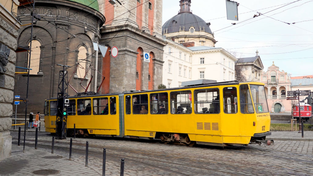 tranvías, Suiza, Ucrania, Donación de tranvías, Guerra en Ucrania, Transporte público en Ucrania, Tranvías usados, Solidaridad internacional, Lviv, Vinnytsia, Inclusión social, Modernización del transporte, Desplazados internos en Ucrania, Infraestructura urbana, Apoyo internacional, SECO Suiza, Resiliencia urbana