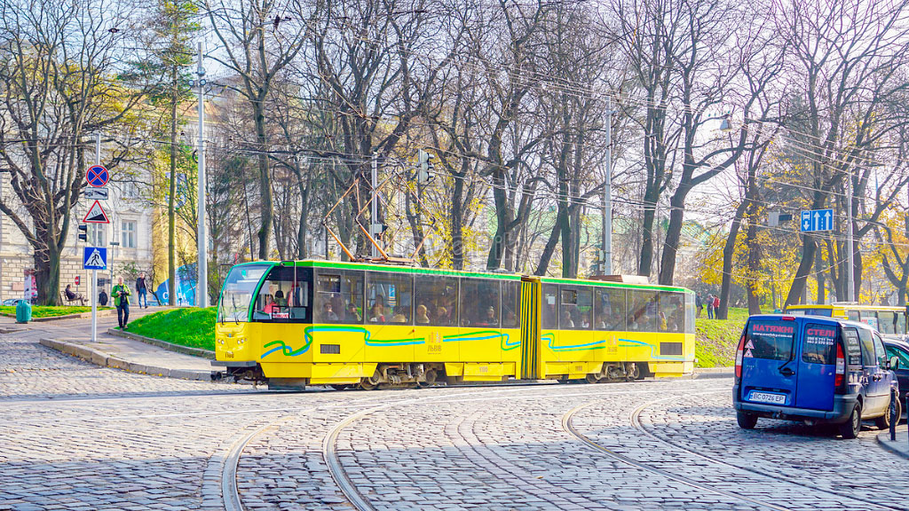 tranvías, Suiza, Ucrania, Donación de tranvías, Guerra en Ucrania, Transporte público en Ucrania, Tranvías usados, Solidaridad internacional, Lviv, Vinnytsia, Inclusión social, Modernización del transporte, Desplazados internos en Ucrania, Infraestructura urbana, Apoyo internacional, SECO Suiza, Resiliencia urbana