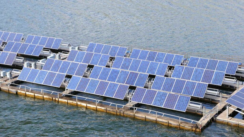 Panel solar flotante