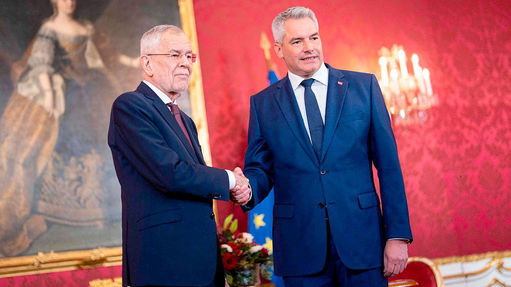 Austria, república, democracia parlamentaria, Democracia austriaca, Alexander Van der Bellen, Karl Nehammer, Sistema parlamentario Austria, Política de coalición, Neutralidad de Austria, Inmigración en Austria, Unión Europea, Crisis política europea