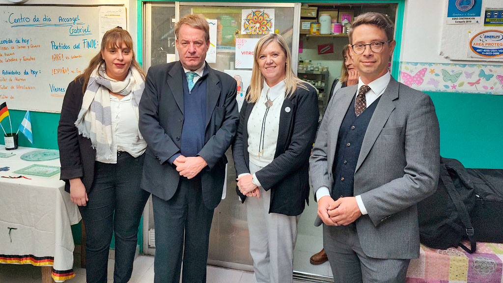 Dieter Lamlé, Markus Sasse, Visita, Embajador de Alemania, Instituto Evangélico Luis Siegel, Hogar de Día Arcángel Gabriel, CEABA, Solidaridad y educación, Comunidad germano-argentina, Diaconía, Acción social, Vulnerabilidad infantil, Apoyo escolar, Voluntariado, Contención social, Cultura germano-argentina, Matías Storni, Paula Inés Schäfer, Marisa Stehle, Victoria Navarro, Pastora Andrea Pfeiffer