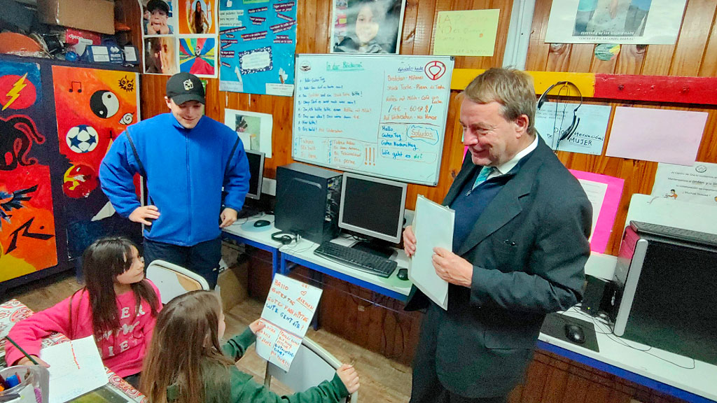 Dieter Lamlé, Markus Sasse, Visita, Embajador de Alemania, Instituto Evangélico Luis Siegel, Hogar de Día Arcángel Gabriel, CEABA, Solidaridad y educación, Comunidad germano-argentina, Diaconía, Acción social, Vulnerabilidad infantil, Apoyo escolar, Voluntariado, Contención social, Cultura germano-argentina, Matías Storni, Paula Inés Schäfer, Marisa Stehle, Victoria Navarro, Pastora Andrea Pfeiffer