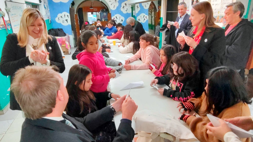 Dieter Lamlé, Markus Sasse, Visita, Embajador de Alemania, Instituto Evangélico Luis Siegel, Hogar de Día Arcángel Gabriel, CEABA, Solidaridad y educación, Comunidad germano-argentina, Diaconía, Acción social, Vulnerabilidad infantil, Apoyo escolar, Voluntariado, Contención social, Cultura germano-argentina, Matías Storni, Paula Inés Schäfer, Marisa Stehle, Victoria Navarro, Pastora Andrea Pfeiffer