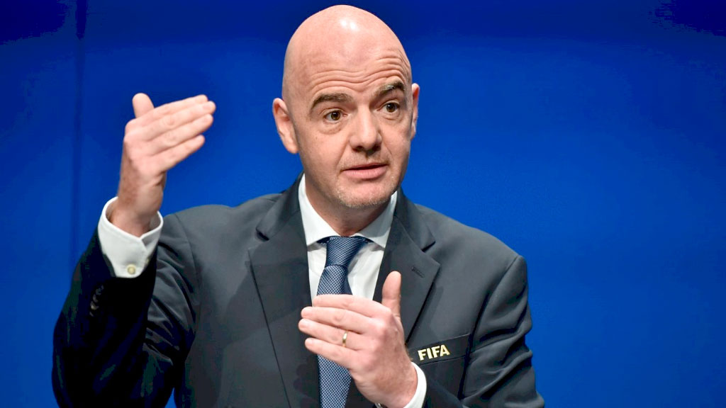 FIFA, FIFPro, fútbol, Ligas Europeas, Comisión Europea, Gianni Infantino, Rodri Hernández, Vincent Kompany, Calendario de Fútbol, Mundial de Clubes 2025, Copa del Mundo 2026, Saturación del calendario, Salud de los jugadores, Denuncia contra la FIFA, Fútbol internacional, Conflicto FIFA-Ligas, Derechos de los futbolistas, Sostenibilidad de las ligas, UEFA, Sobreexposición del fútbol, Abuso de poder FIFA