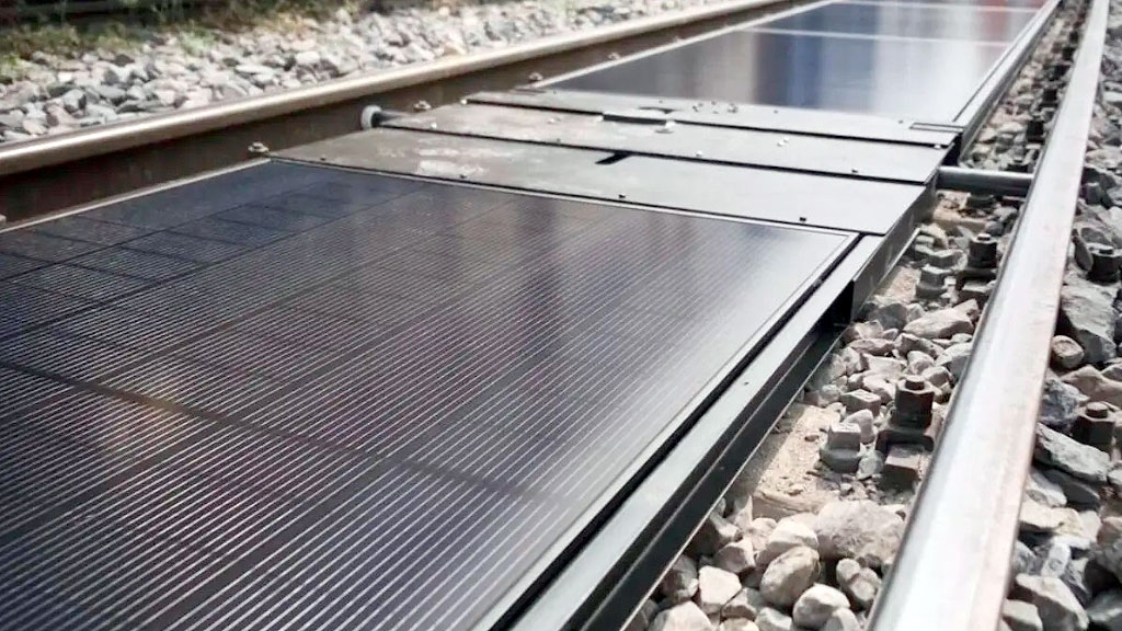 paneles solares, Sun-Ways, Suiza, Startup, Energía solar, Paneles solares removibles, Innovación energética, Transición energética, Ferrocarriles solares, Vías ferroviarias, Energías renovables, Neuchâtel, Oficina Federal de Transportes, Energía limpia, Producción de energía solar, Red ferroviaria, Cambio climático, Reducción de emisiones, Infraestructura sostenible, Tecnología solar, Argentina, Energía renovable en Argentina