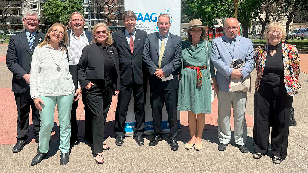 Día de la Unidad Alemana, Plaza Alemania, colectividad alemana, Reunificación de Alemania, FAAG (Federación de Asociaciones Argentino-Alemanas), Comunidad germano-argentina, Lazos culturales Argentina Alemania, Acto oficial en Buenos Aires, Celebración intercultural, Instituciones educativas alemanas en Argentina, Cultura y tradición alemana en Argentina