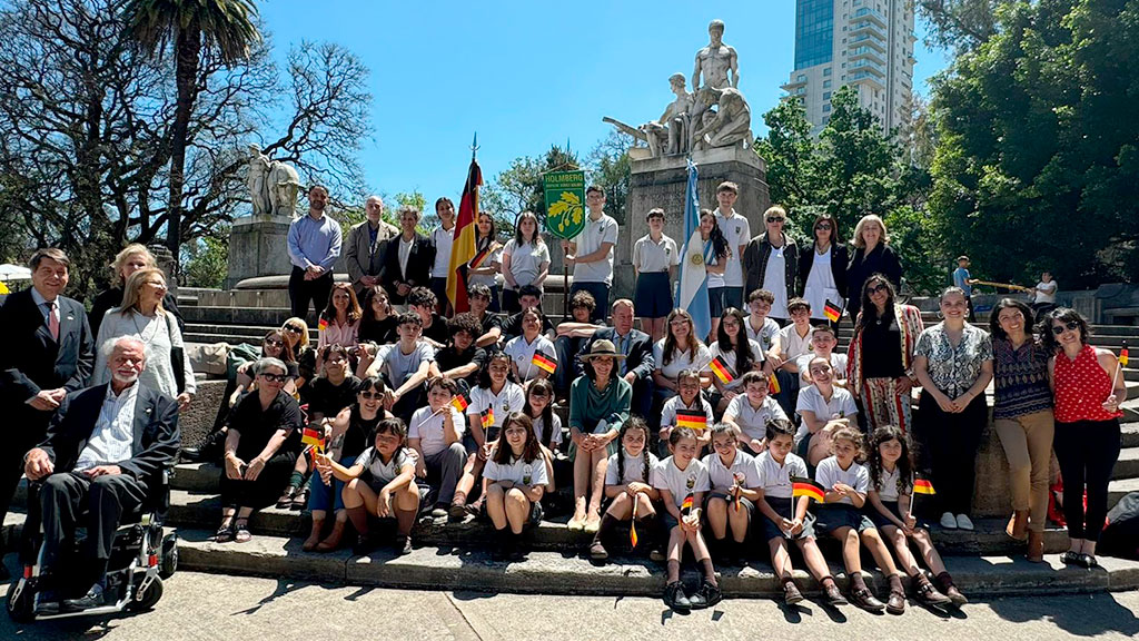 Día de la Unidad Alemana, Plaza Alemania, colectividad alemana, Reunificación de Alemania, FAAG (Federación de Asociaciones Argentino-Alemanas), Comunidad germano-argentina, Lazos culturales Argentina Alemania, Acto oficial en Buenos Aires, Celebración intercultural, Instituciones educativas alemanas en Argentina, Cultura y tradición alemana en Argentina