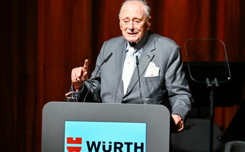 Reinhold Würth, Würth Group, Tornillos, Benjamin Würth, Cambio generacional, Industria, Negocios familiares, Empresas alemanas, Historia empresarial, Transición de liderazgo, Conglomerado empresarial, Soluciones de fijación, Cultura empresarial, Legado empresarial, Arte y mecenazgo, Política en Alemania, AfD, Diversidad, Inmigración, Liderazgo empresarial, Innovación, Desafíos económicos