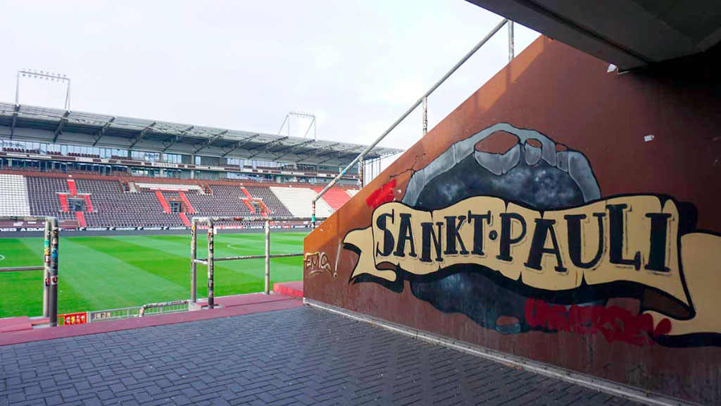 estadio, Sankt Pauli, fútbol alemán, Cooperativa de hinchas, Millerntor-Stadion, Bundesliga, Finanzas en fútbol, Clubes democráticos, Propiedad de hinchas, Inversión ciudadana, Clubes sin fines de lucro, Modelo cooperativo, Valores sociales en el deporte