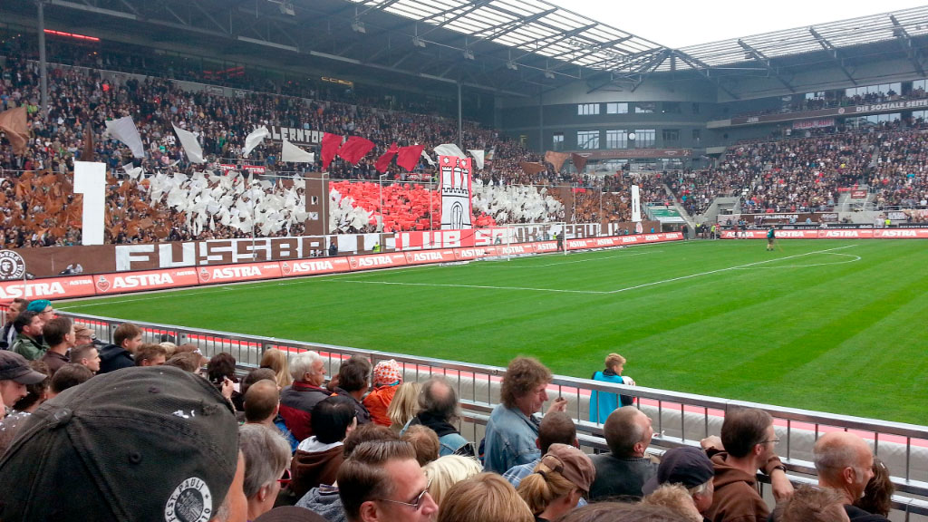 estadio, Sankt Pauli, fútbol alemán, Cooperativa de hinchas, Millerntor-Stadion, Bundesliga, Finanzas en fútbol, Clubes democráticos, Propiedad de hinchas, Inversión ciudadana, Clubes sin fines de lucro, Modelo cooperativo, Valores sociales en el deporte