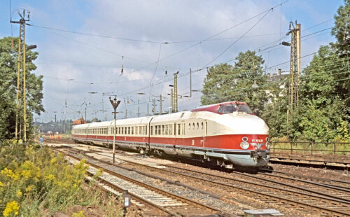 VT 18.16, RDA, Berlin, Tren histórico, Restauración ferroviaria, Ferrocarriles de la RDA, Vindobona, Tecnología ferroviaria, Reunificación alemana, Socialismo real, Historia del transporte, Nostalgia ferroviaria