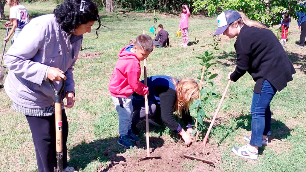 Congregación Evangélica Alemana en Buenos Aires, CEABA, Sostenibilidad, Educación ambiental, Baradero, Arborización, Huella de carbono, Responsabilidad social, Comunidad germanoparlante, Reforestación, Desarrollo infantil, Biodiversidad en Argentina