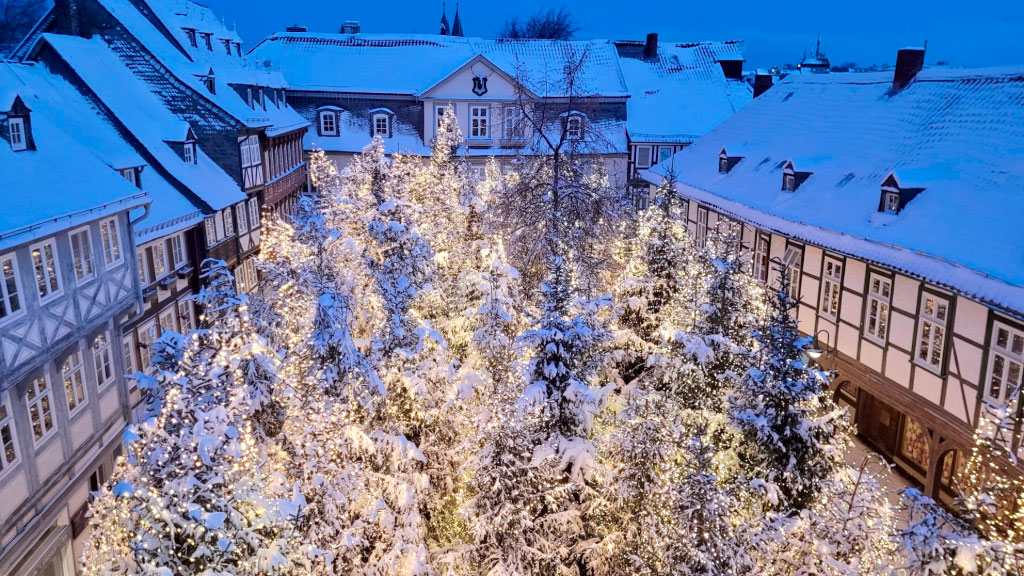 Adviento, Mercado navideño, Alemania, Navidad, Tradiciones culturales, Turismo en Alemania, Economía navideña, Eventos tradicionales, Artesanías, Historia medieval, Mercados temáticos, Conciencia ambiental, Festividades, Turismo sostenible