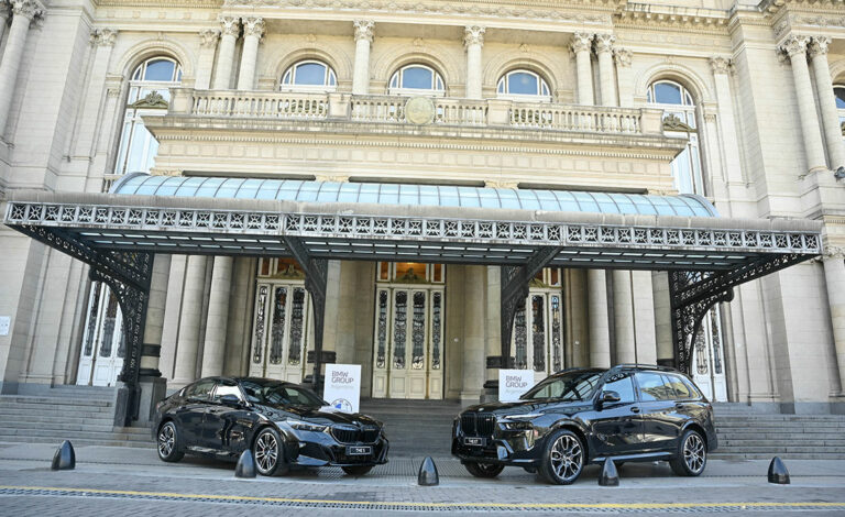 BMW Serie 5, Híbrida enchufable, sostenibilidad, Innovación automotriz, Electrificación automotriz, Tecnología de conducción, Sedán ejecutivo, Automóviles de lujo, Diseño automotriz, Movilidad Premium, Seguridad y conectividad, BMW Argentina