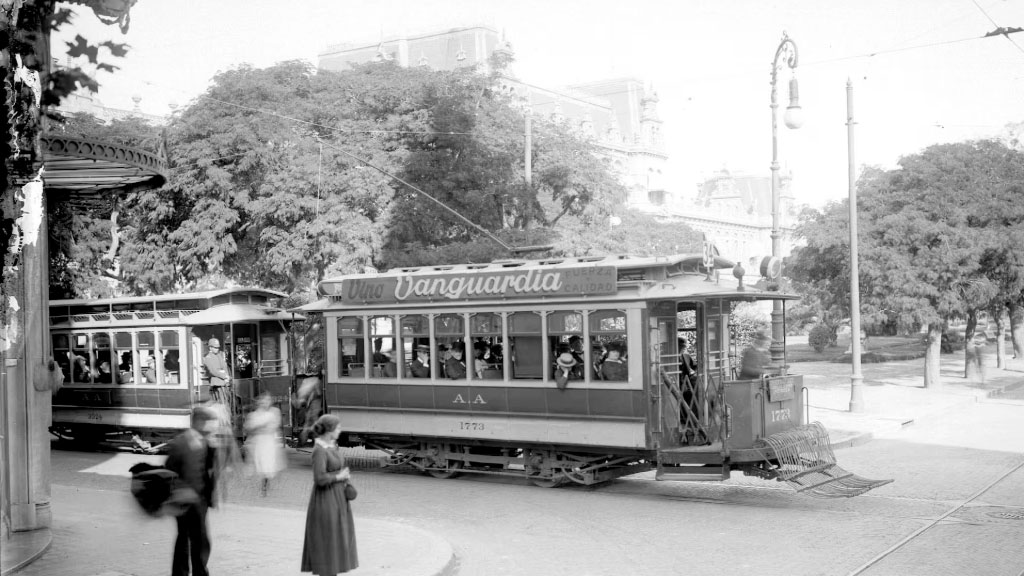 Tranvía eléctrico, Werner von Siemens, Berlín, Historia del transporte, Movilidad sostenible, Innovación tecnológica, Argentina, Transporte urbano, Revolución Industrial, Energías renovables, Plan Larkin