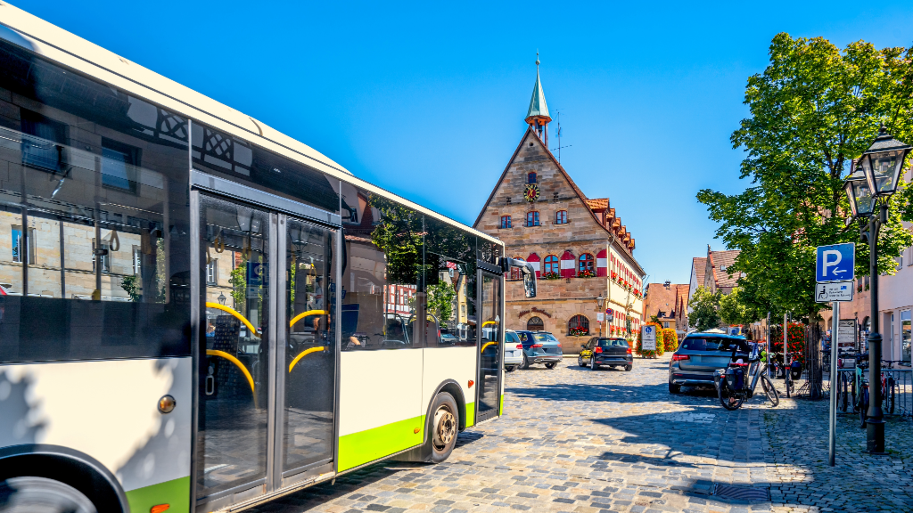 transporte, conductores, autobuses, Transporte público, Crisis del transporte, Alemania, Escasez de choferes, Conductores de autobús, Movilidad urbana, Empleo en transporte, Formación profesional, Empresas de transporte, Infraestructura vial, Condiciones laborales, Transporte sostenible.