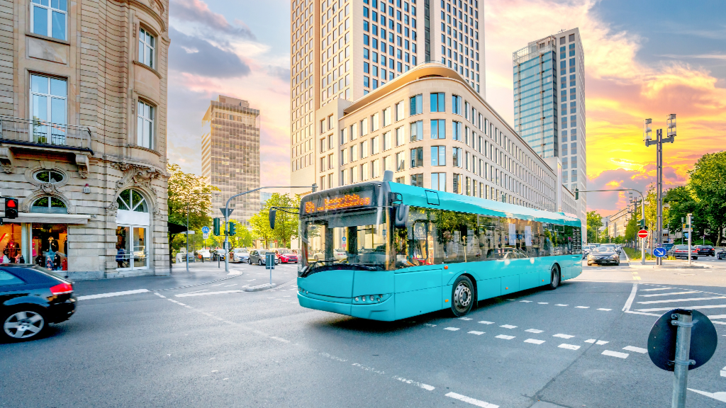 transporte, conductores, autobuses, Transporte público, Crisis del transporte, Alemania, Escasez de choferes, Conductores de autobús, Movilidad urbana, Empleo en transporte, Formación profesional, Empresas de transporte, Infraestructura vial, Condiciones laborales, Transporte sostenible.