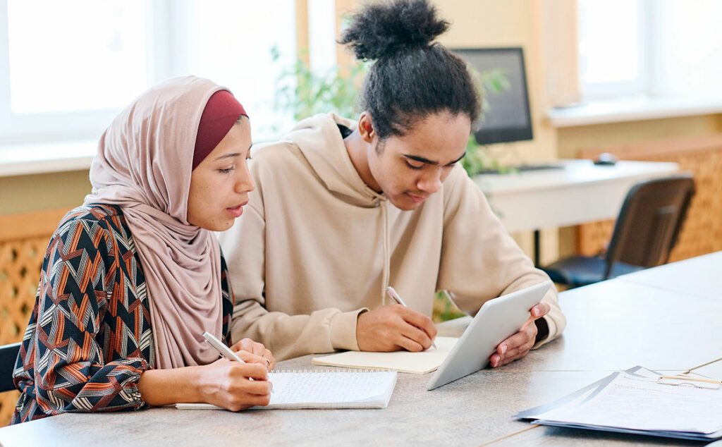 alemán, mercado de trabajo, idioma, Migración, Empleo, Alemania, Integración, Barreras idiomáticas, Mercado laboral, Refugiados, Educación, Cursos de idiomas, Trabajo, Formación profesional, Inclusión, Economía, Oportunidades