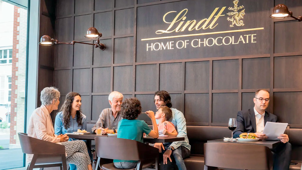 Lindt, Canadá, Donald Trump, Comercio internacional, Aranceles, Guerra comercial, Canadá, Estados Unidos, Economía, Industria chocolatera, Lindt, Cacao, Mercado de consumo, Política comercial, Exportaciones, Competencia empresarial, Estrategias de mercado, Cadena de suministro