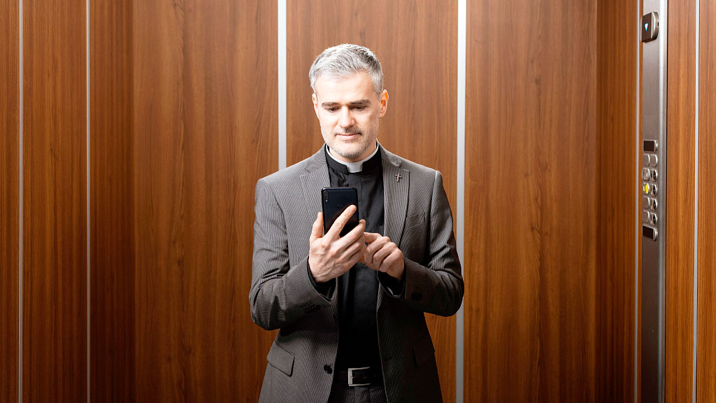 redes sociales, religión, influencers, radicalización, cristianismo, islam, judaísmo, Alemania, juventud, libertad de expresión, extremismo, medios digitales