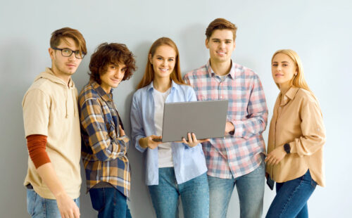 Generación Z, Austria, Ö3-Jugendstudie, Juventud en Austria, Estudio Ö3 2025, Sociedad austríaca, Jóvenes y política, Trabajo juvenil, Salud mental, Igualdad de género, Educación en Austria, Opinión pública juvenil, Nuevas generaciones, Participación política, Austria hoy, Perspectivas juveniles