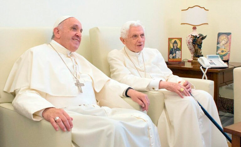 Francisco, Benedicto XVI, Iglesia Católica, Jorge Mario Bergoglio, Joseph Ratzinger, Iglesia Católica, Vaticano, Papa Emérito, Religión, Historia de la Iglesia, Pontificado, Relaciones entre Papas, Iglesia y modernidad, Comunidad alemana, Iglesia argentina