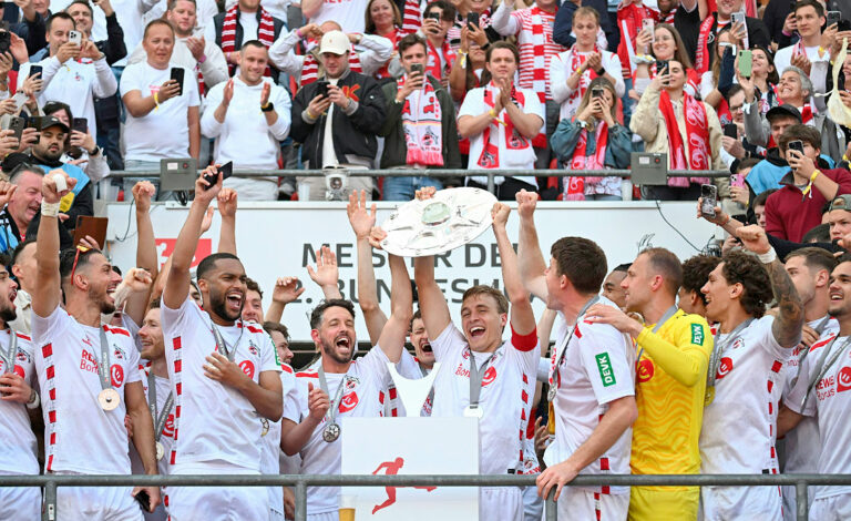 1. FC Köln, Bundesliga, ascenso, Friedhelm Funkel, Luca Waldschmidt, Mark Uth, Fútbol alemán, Segunda división, Fútbol y ciudad, Cantera juvenil