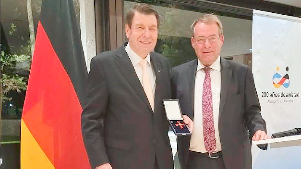 German Lehrke, FAAG, condecoración, comunidad germano-argentina, cultura argentino-alemana, instituciones de habla alemana, Cruz de Caballero, Orden del Mérito, embajada de Alemania, educación bicultural, vínculo Alemania-Argentina