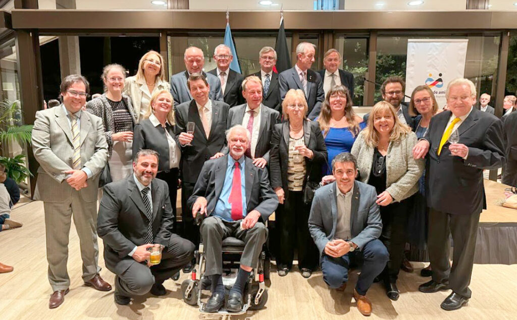 German Lehrke, FAAG, condecoración, comunidad germano-argentina, cultura argentino-alemana, instituciones de habla alemana, Cruz de Caballero, Orden del Mérito, embajada de Alemania, educación bicultural, vínculo Alemania-Argentina