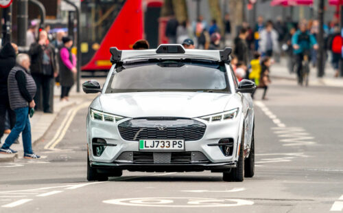 Autos autónomos, Bosch, Wayve, Tecnología automotriz, Fernride, Inteligencia artificial, Movilidad del futuro, Transporte autónomo, Innovación europea, Industria automotriz, Stefan Hartung, Alex Kendall, Hendrik Kramer, Autonomía vehicular, Conducción inteligente