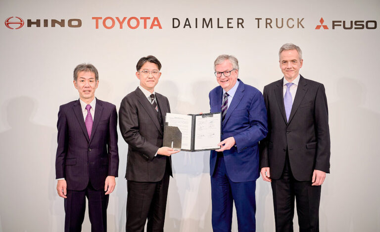 Daimler Truck, Toyota, camiones, Industria automotriz, Transporte sustentable, Camiones eléctricos, Hidrógeno, Innovación tecnológica, Mercado asiático, Fusión empresarial, Logística y movilidad