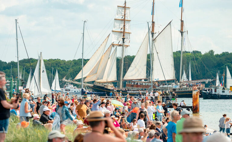 Kieler Woche, Alemania, Festival náutico, Kiel, eventos culturales, regatas, vela deportiva, Gorch Fock, Ulf Kämpfer, Marina alemana, turismo internacional