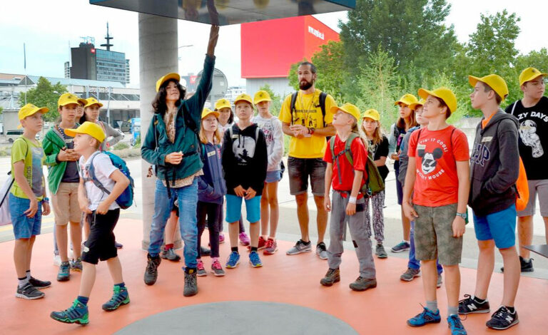Pro Juventute, Suiza, infancia, Derechos humanos, Comunidad yeniche, Historia suiza, Niños del camino rural, Separación familiar, Eugenesia, Memoria histórica, Protección infantil, Políticas públicas, Reparación estatal, Identidad cultural, Derechos de la niñez