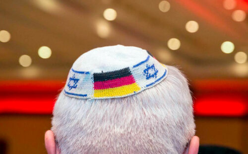 Consejo Central de los Judíos en Alemania, Judíos , Alemania, Holocausto, Segunda Guerra Mundial, Shoá, Memoria histórica, Antisemitismo, Comunidad judía, Josef Schuster, Frank-Walter Steinmeier, Friedrich Merz, Diálogo interreligioso, Historia judía, Derechos humanos, Inmigración judía, Democracia alemana