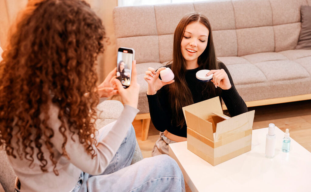 influencers, redes sociales, mundo de la moda, Moda y consumo, Instagram, Comportamiento del consumidor, Compras online, Saldi Privati, Marketing digital, Europa, Tendencias de moda