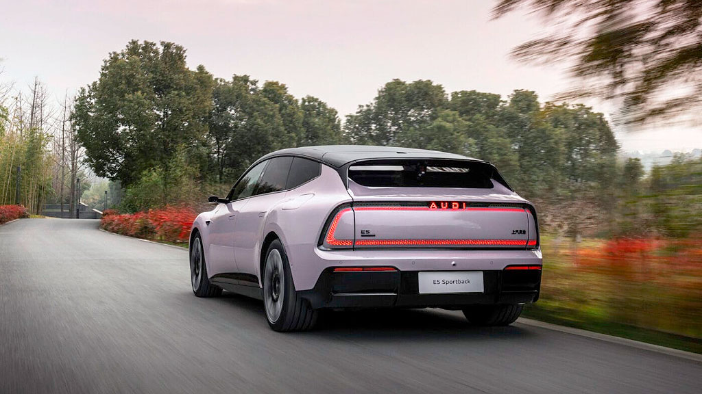 AUDI, SAIC, China, vehículos eléctricos, mercado automotor chino, AUDI E5 Sportback, alianza Audi SAIC, autos eléctricos baratos, vehículos eléctricos en China, alianza Audi SAIC, precios de autos eléctricos, autos eléctricos premium, tracción total eléctrica, movilidad eléctrica global, mercado automotor asiático, autos eléctricos en Argentina