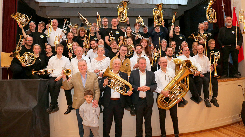 Baradero, CEABA, Sociedad Suiza de Baradero, Embajada de Alemania, Embajada de Suiza, Comunidad germano-argentina, Amistad Argentina-Alemania, Amistad Argentina-Suiza, Hogar German Frers, Inmigración suiza, Inmigración alemana, Patrimonio cultural, Bicentenario, Relaciones bilaterales, Música y cultura, Árbol de ginkgo biloba