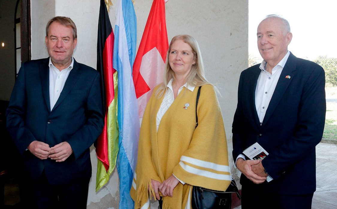 Baradero, CEABA, Sociedad Suiza de Baradero, Embajada de Alemania, Embajada de Suiza, Comunidad germano-argentina, Amistad Argentina-Alemania, Amistad Argentina-Suiza, Hogar German Frers, Inmigración suiza, Inmigración alemana, Patrimonio cultural, Bicentenario, Relaciones bilaterales, Música y cultura, Árbol de ginkgo biloba